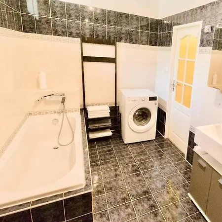 Svuj Vlastni Soukromy Raj-najem Apartmanu V Beroune! Apartment *