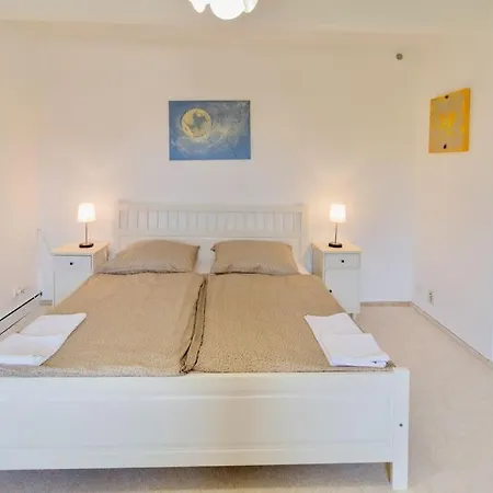 Svuj Vlastni Soukromy Raj-najem Apartmanu V Beroune! Appartement